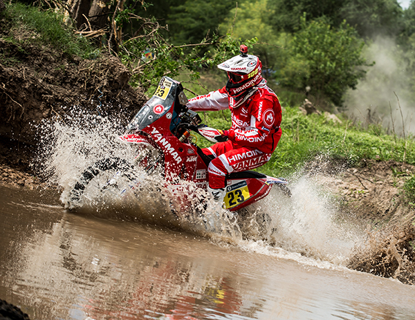 HIMOINSA Racing Team: ¡PASADOS POR AGUA!