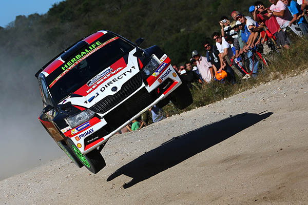 Paddon doblegó a Ogier en un duelo apasionante