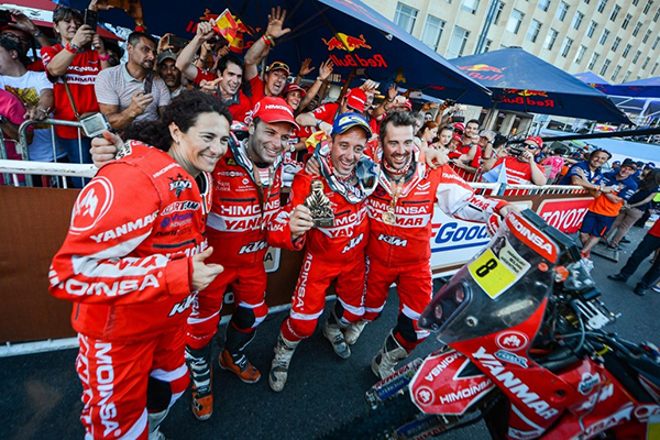 Gerard Farrés: “Para ganar a los equipos oficiales hay que volar”