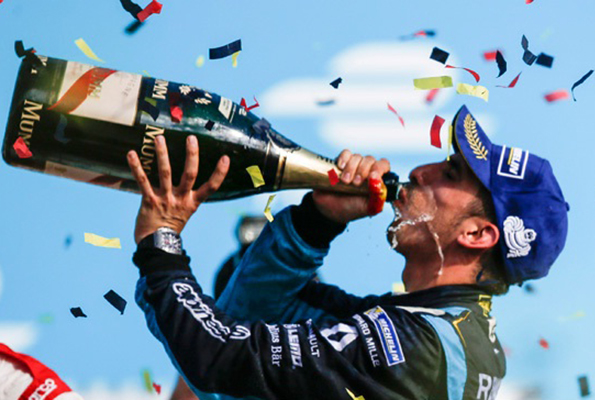 Buemi Wins in Berlin after Mahindra pitstop confusion (En)