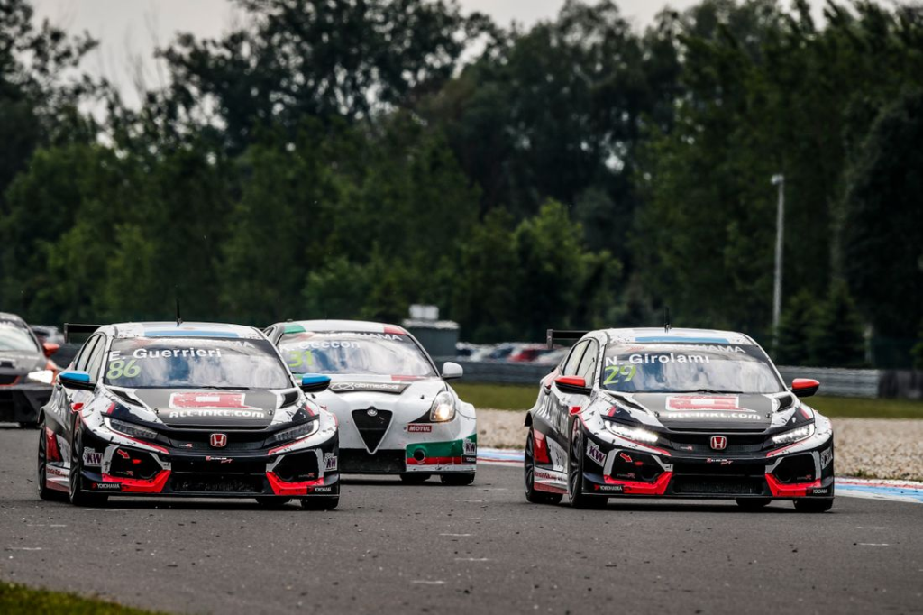 Victoria de Girolami y segundo lugar para Guerrieri en la Carrera 2 del WTCR