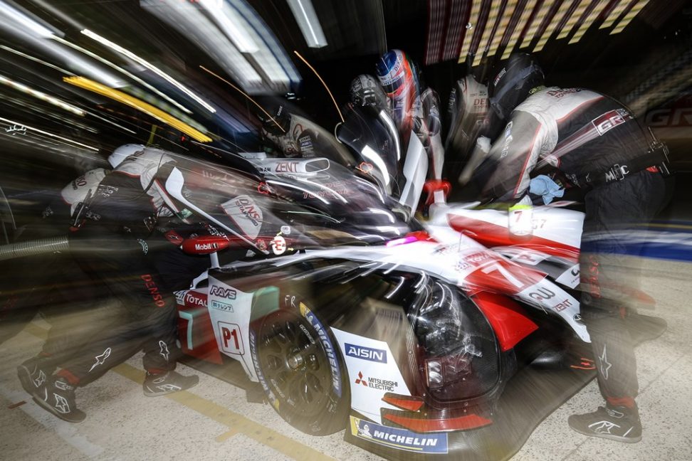 Un error de Toyota impide un seguro triunfo de López en Le Mans