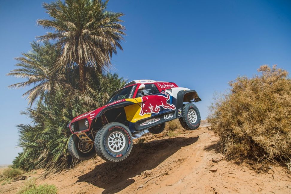 Carlos Sainz y Stéphane Peterhansel listos para el Dakar