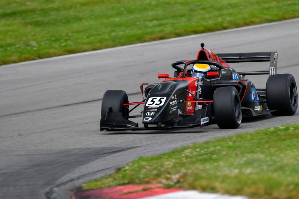 Santi Urrutia tercero en la Carrera 2 de FR Americas