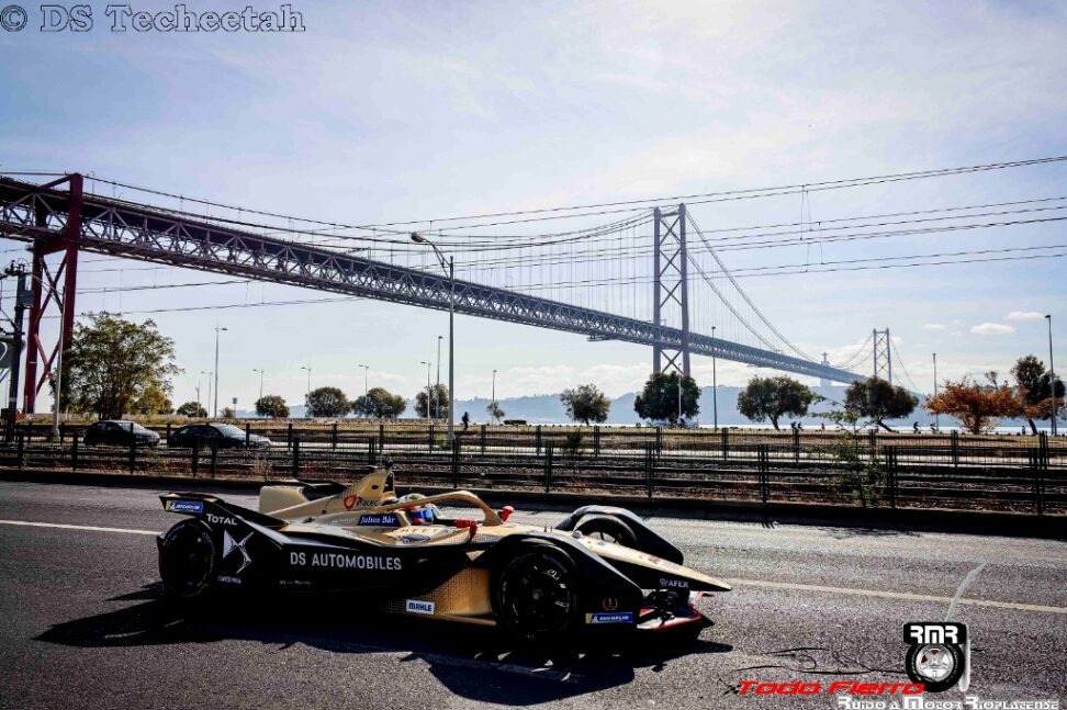 Antonio Felix da Costa paseo su DS Techeetah por las calles de Lisboa