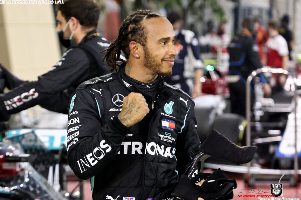 Hamilton Gana en accidentada carrera