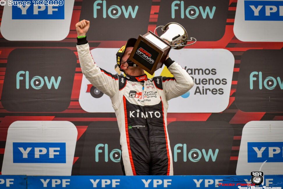 Rubens Barrichello gana su primera carrera en el Super TC2000