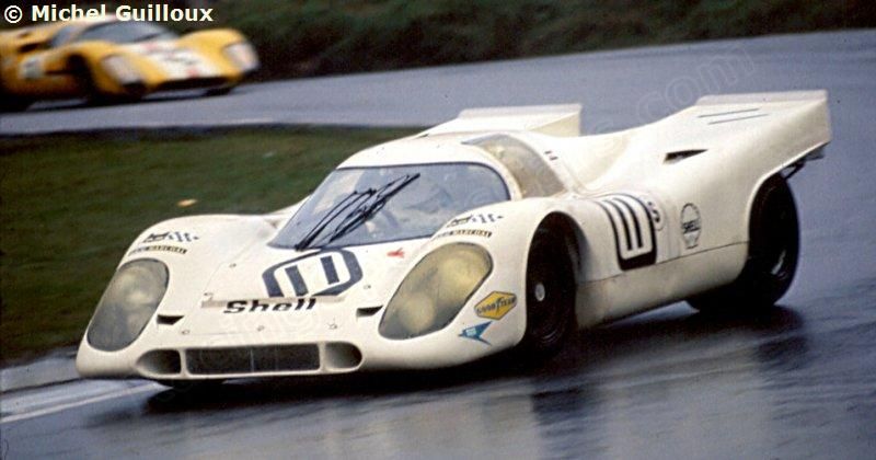 Pedro Rodriguez: Bailando bajo la lluvia