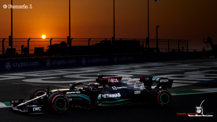Clasificación GP de Arabia Saudita 2021: Pole para Hamilton tras accidente de Verstappen