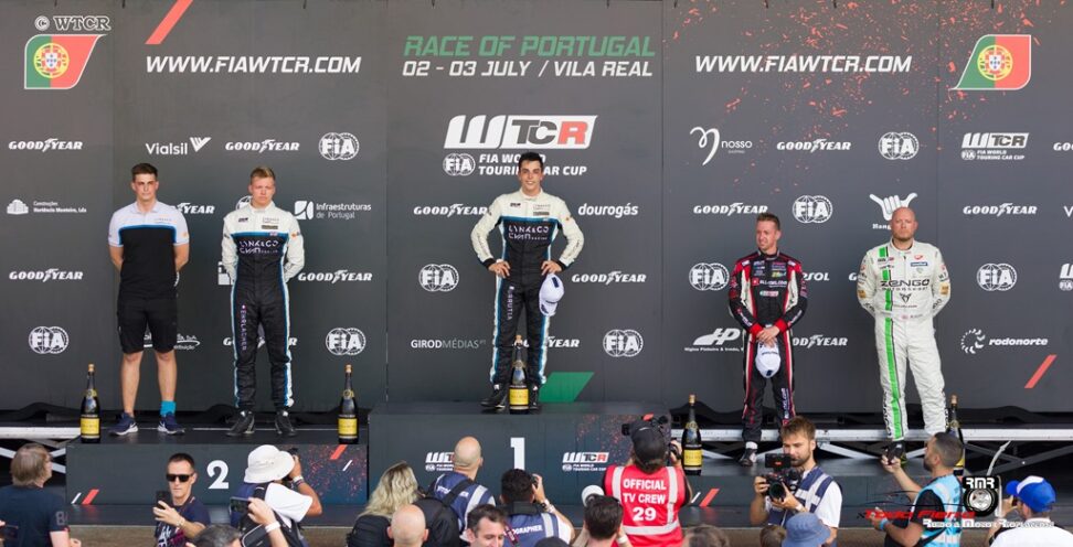 Urrutia gana la carrera 1 del WTCR en Vila Real