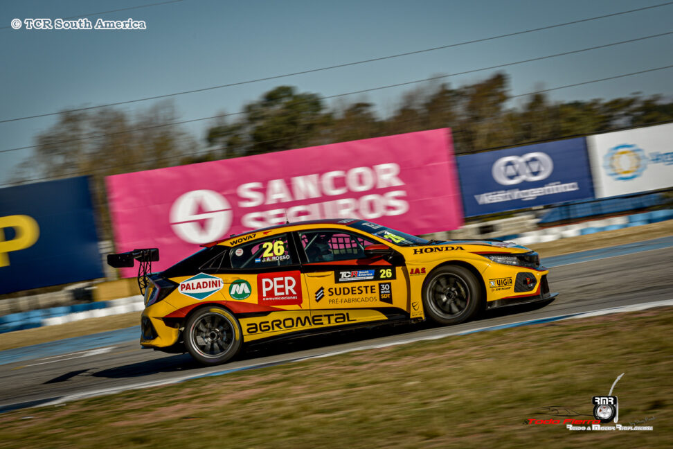 Juan Angel Rosso domina la clasificación del TCR South America en El Pinar