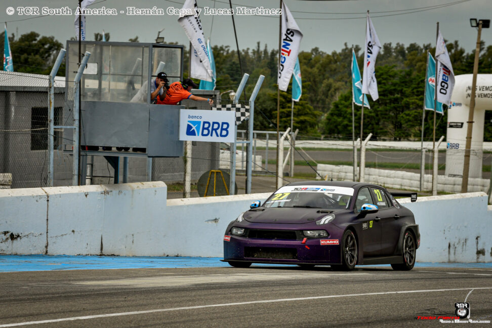 Walter Hernández dominó en la segunda carrera del TCR South América en Córdoba