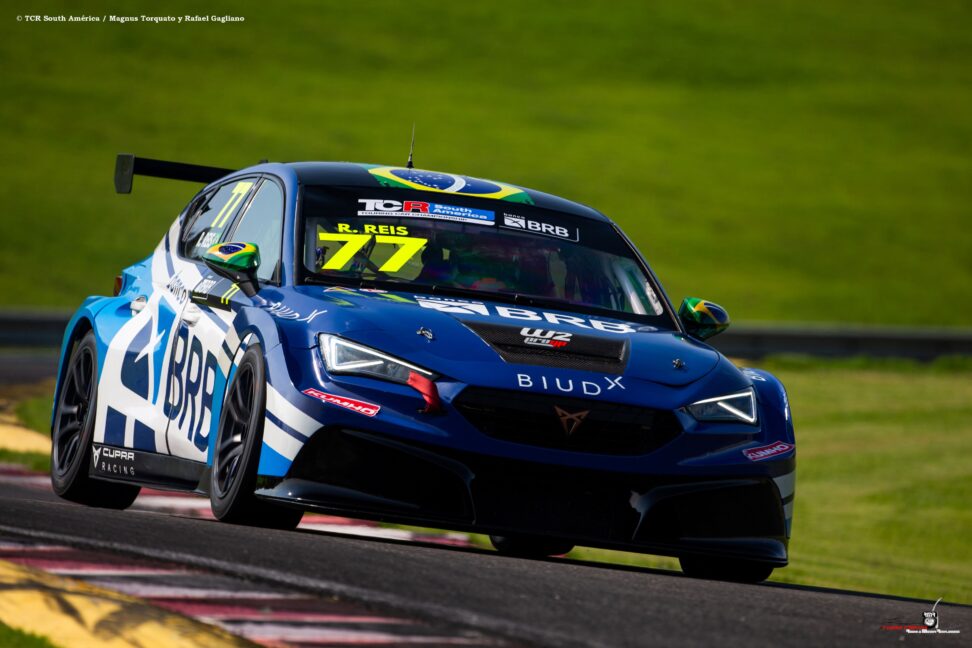 Raphael Reis imbatible en la carrera 1 del TCR South América en Velocitta