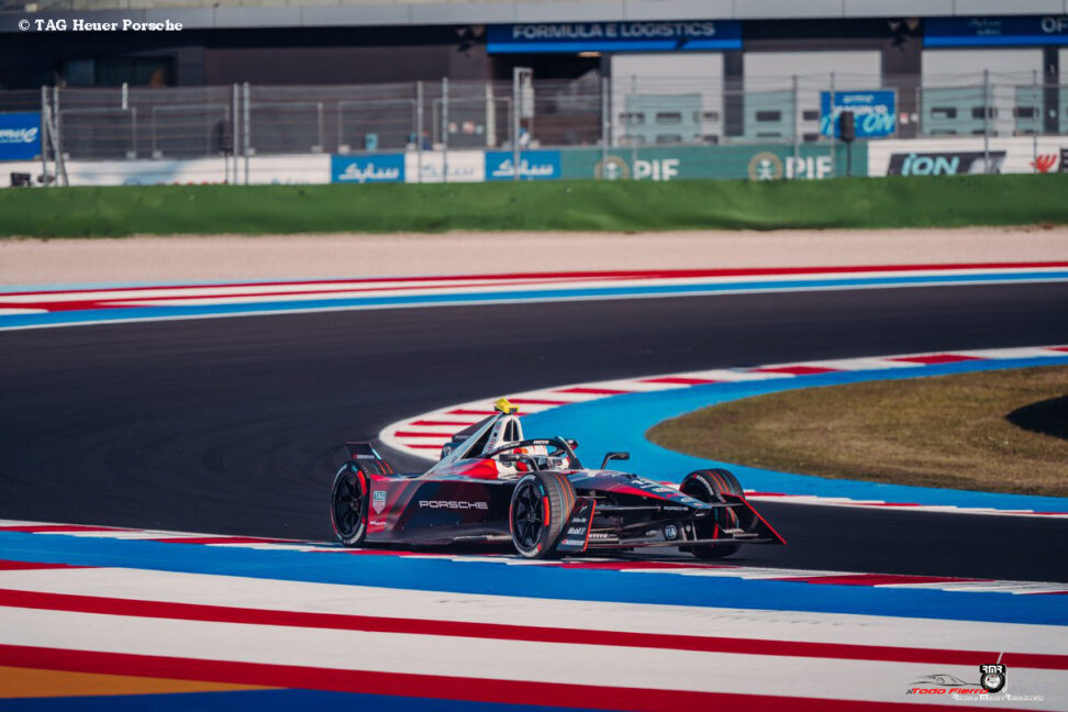 Carrera uno descontrolada le da a Da Costa la victoria en Misano