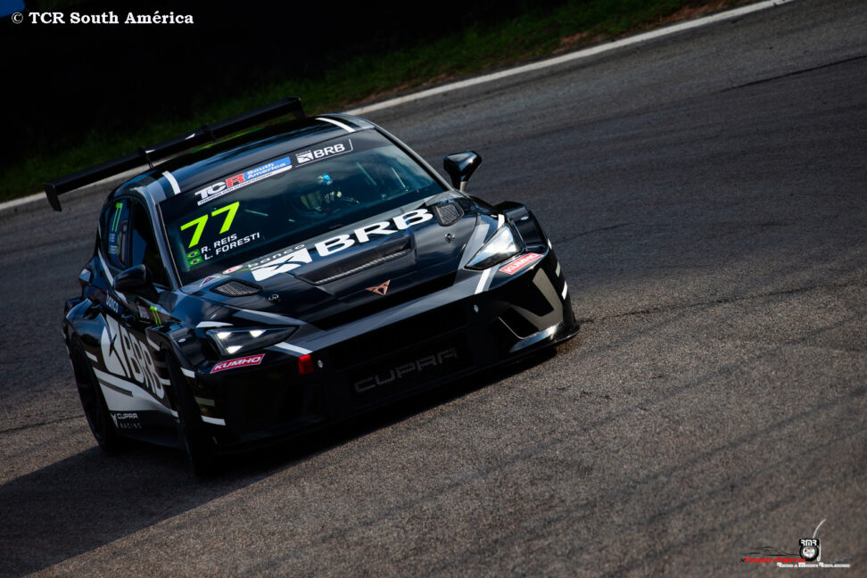El Cupra de Reis/Foresti imbatible en la primera carrera Endurance del TCR South América