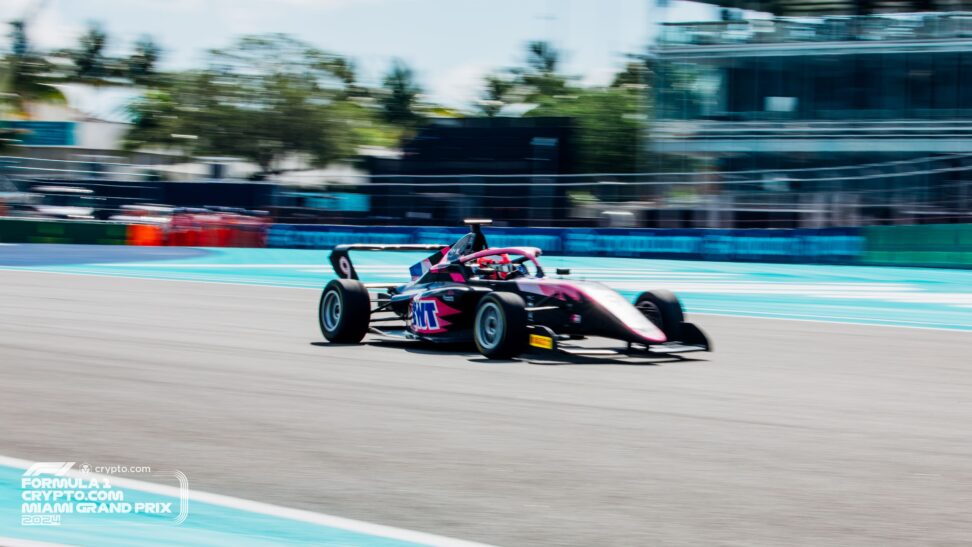 Pulling poleman de la F1 Academy en Miami