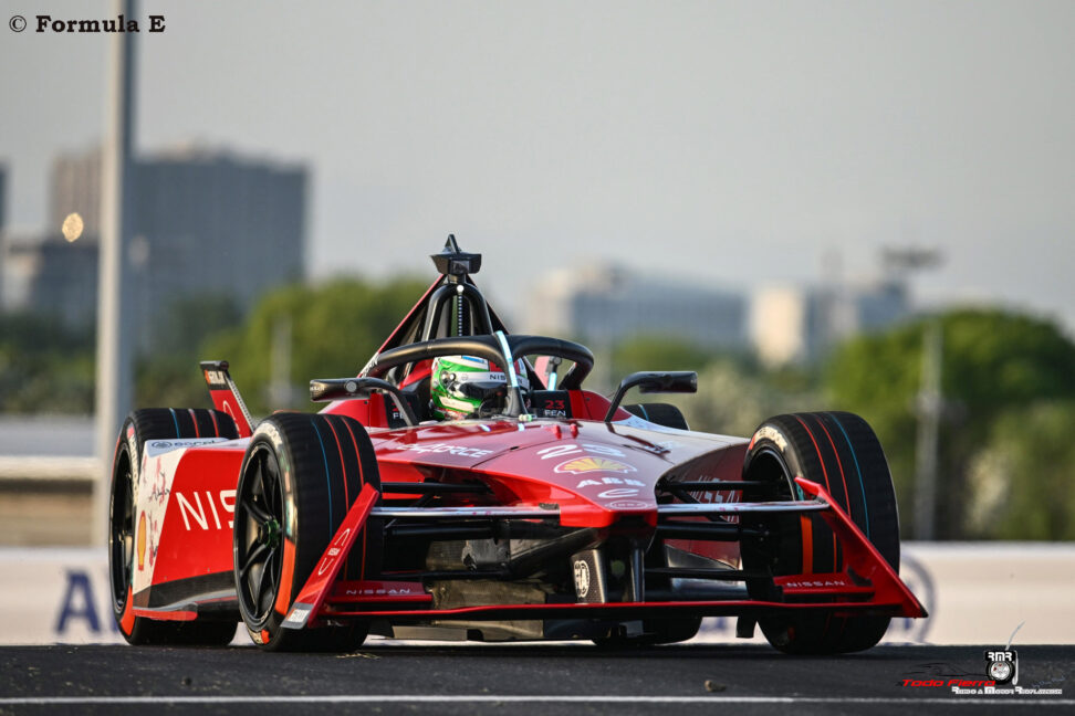 Desde el fondo del pelotón, Fenestraz avanzó varias posiciones en Shanghái