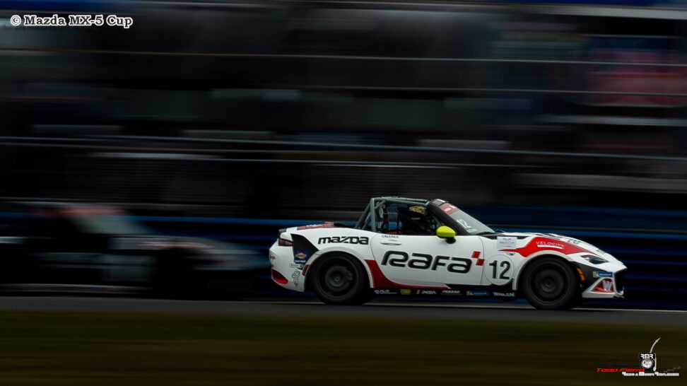 Buen inicio de Maite en la Mazda MX-5 Cup