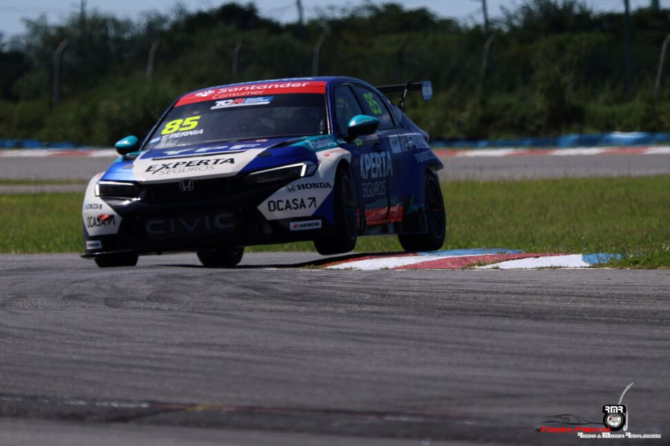 Pole para Tiago Pernía en la apertura del TCR South America