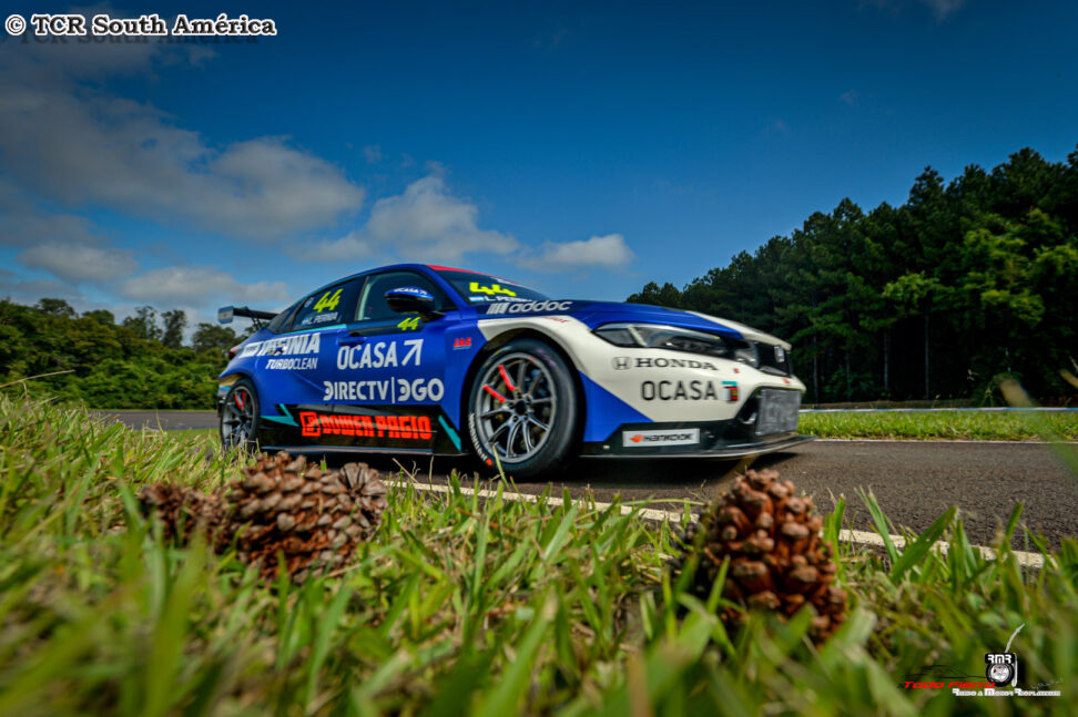Leonel Pernía se impuso en la C1 y Juan Angel Rosso en la C2 del TCR South América
